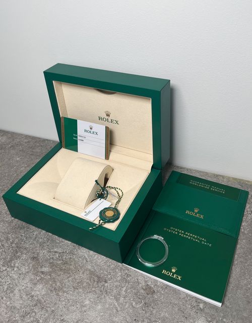 Rolex Oyster Perpetual 114300 Image 6